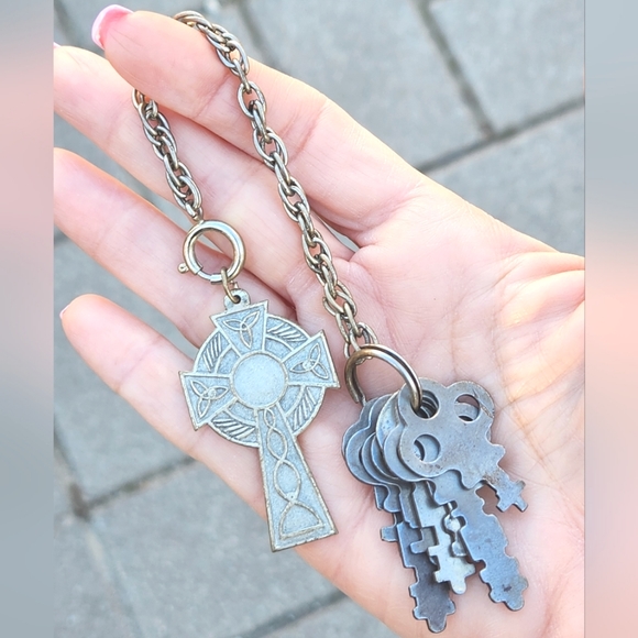 Anthropologie Celtic Cross With 7 Presto Lock Corp NY Keys Steampunk Ornament - Picture 3 of 9